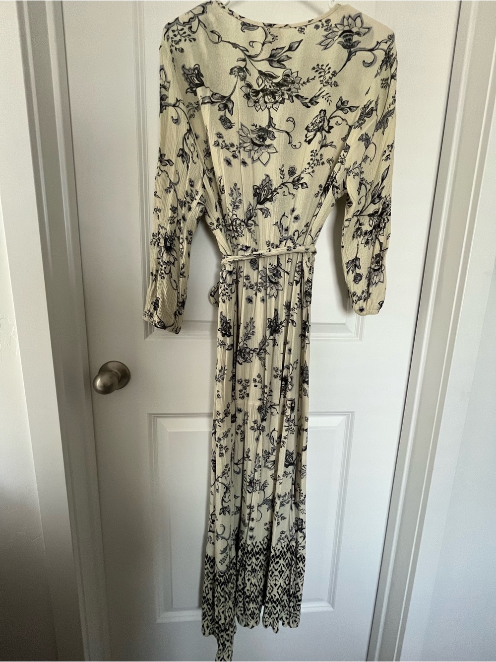 Knox Rose Cream and Black Floral Print Dress - Picture 2 of 5